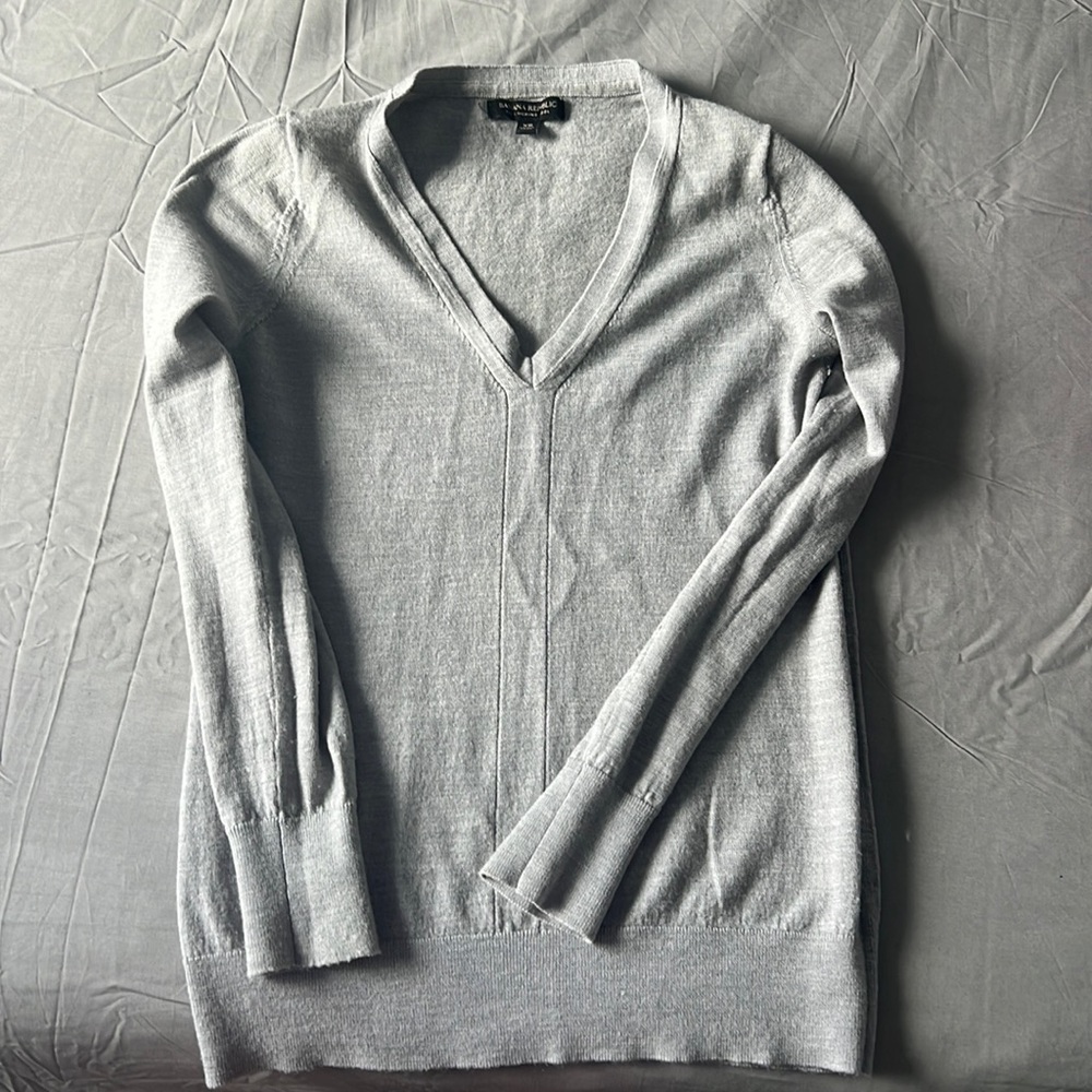 Banana republic sweater grey color in perfect condition